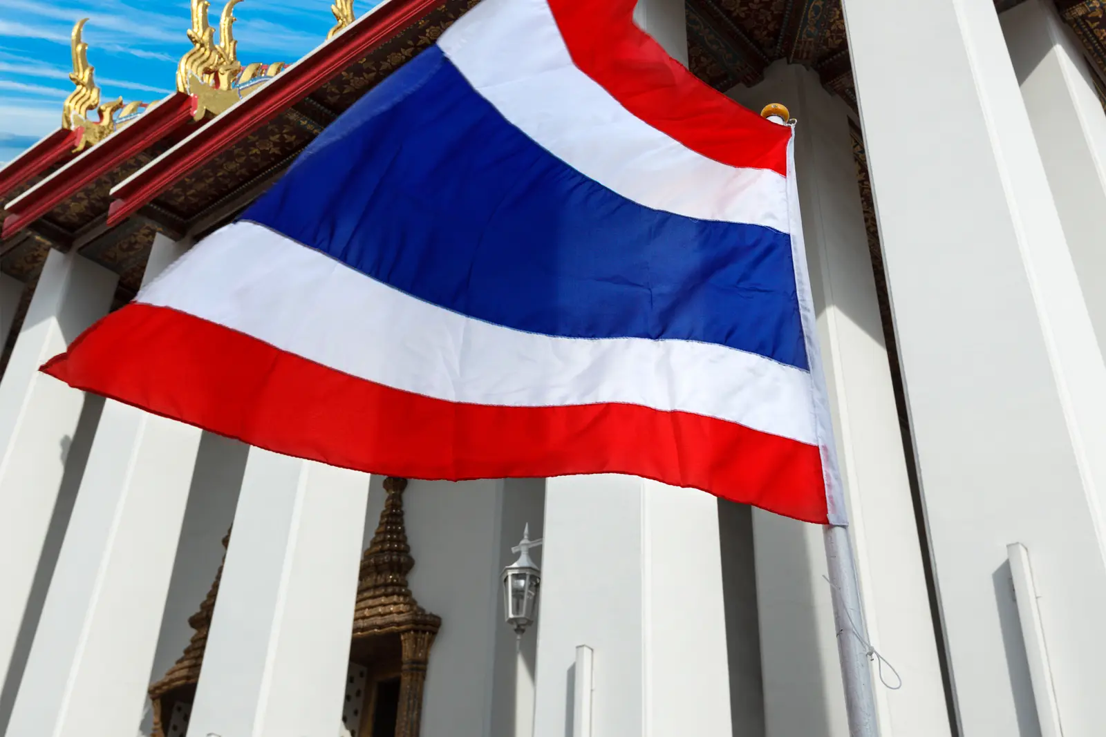 ธงชาติไทยหน้าวัด